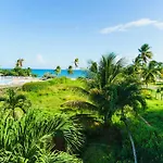 Tres Beau Studio Avec Balcon Vue Mer - Maripa